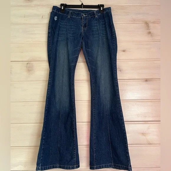 Vintage Rocawear Flare Bell
Bottom Stretch Blue Jeans
Womens Size 7 / 8 - Picture 1 of 13